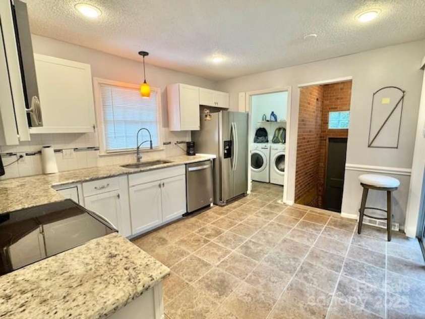 7133 Tall Tree Lane, Charlotte, NC 28214.  MLS# CAR4264939, YatesRealty ID 29668. 
