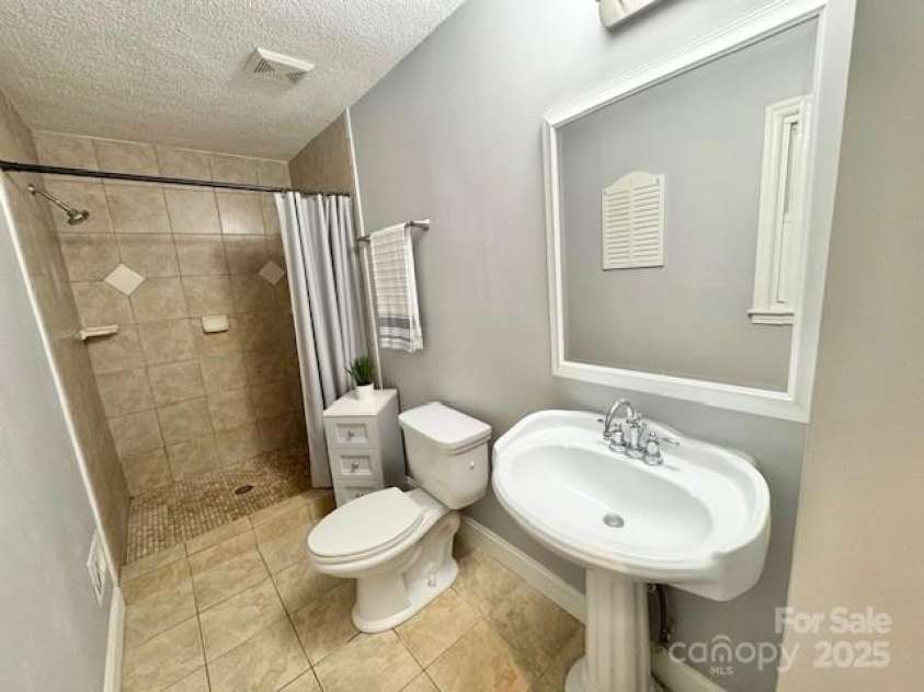 7133 Tall Tree Lane, Charlotte, NC 28214.  MLS# CAR4264939, YatesRealty ID 29668. 