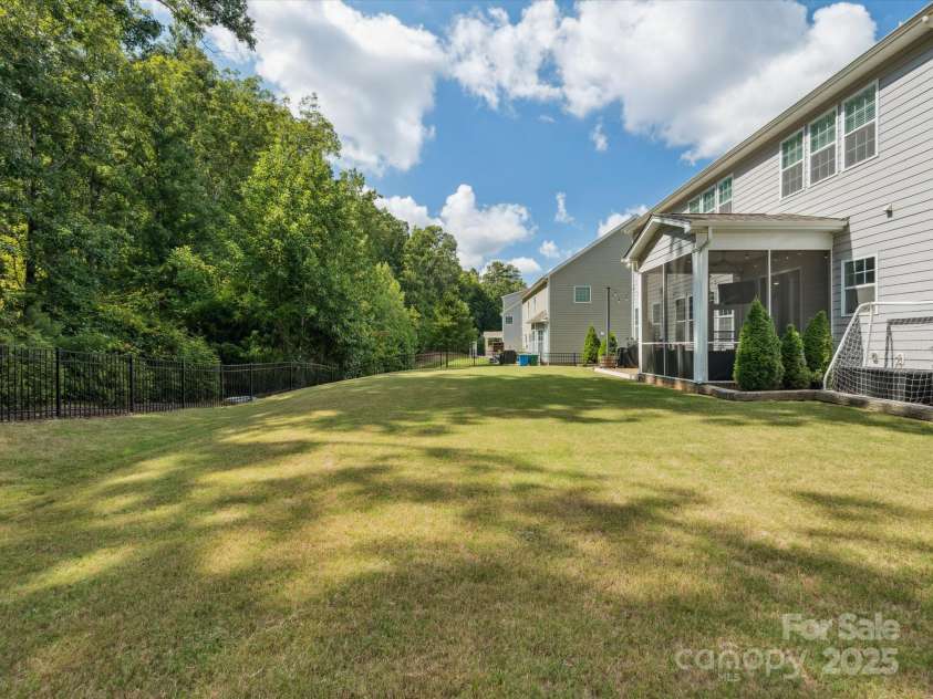 6005 Petersburg Drive, Waxhaw, NC 28173.  MLS# CAR4287220, YatesRealty ID 29669. 