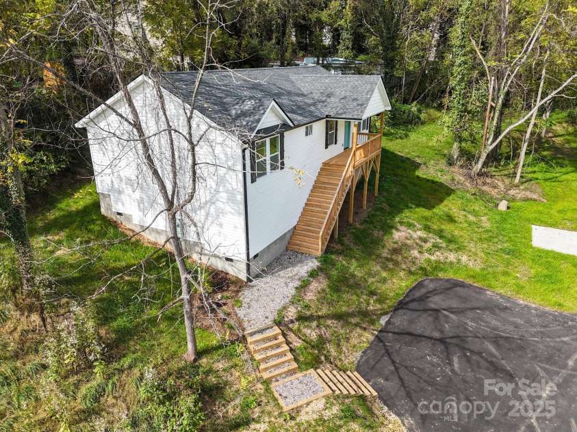 12 Holcombe Road, Candler, NC 28715.  MLS# CAR4245519, YatesRealty ID 2967. 