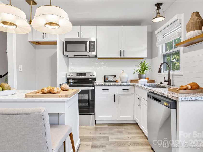 609 Bilmark Avenue, Charlotte, NC 28213.  MLS# CAR4276678, YatesRealty ID 29671. Full shot of kitchen (virtually staged).