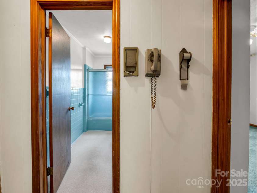 40 Country View Lane, Hendersonville, NC 28792.  MLS# CAR4283391, YatesRealty ID 29672. Entrance to Hall Bath