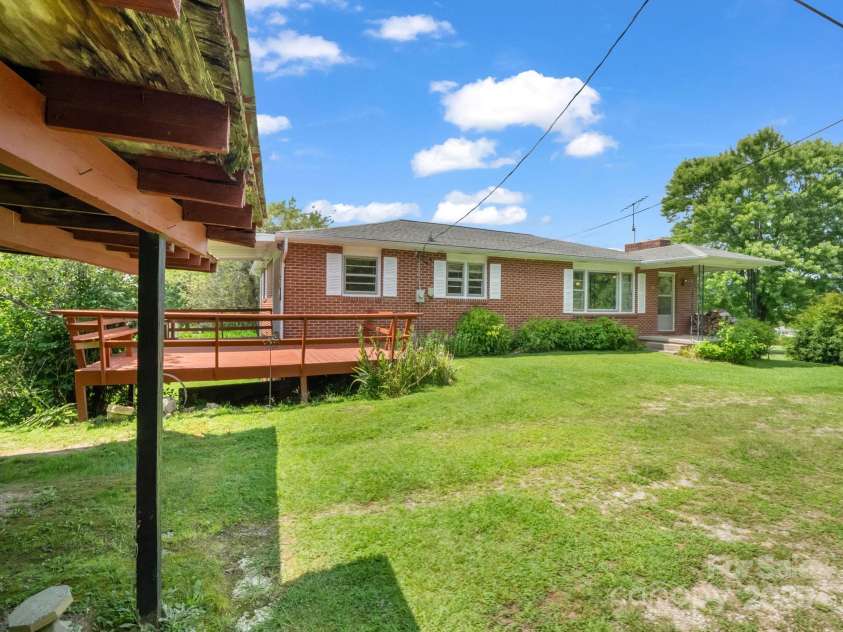 40 Country View Lane, Hendersonville, NC 28792.  MLS# CAR4283391, YatesRealty ID 29672. Exterior