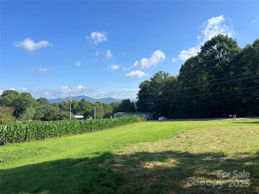 40 Country View Lane, Hendersonville, NC 28792.  MLS# CAR4283391, YatesRealty ID 29672. Large 1.56 Acre Lot