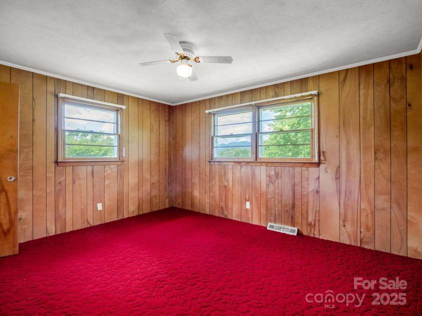 40 Country View Lane, Hendersonville, NC 28792.  MLS# CAR4283391, YatesRealty ID 29672. Primary Bedroom