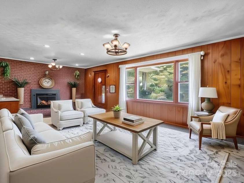 40 Country View Lane, Hendersonville, NC 28792.  MLS# CAR4283391, YatesRealty ID 29672. Virtually Staged Family Room