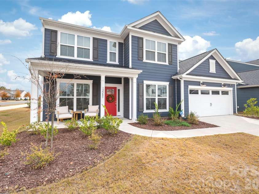 12205 Hollinhope Drive, Charlotte, NC 28278.  MLS# CAR4385321, YatesRealty ID 29673. Beautiful home with great curb appeal awaits YOU