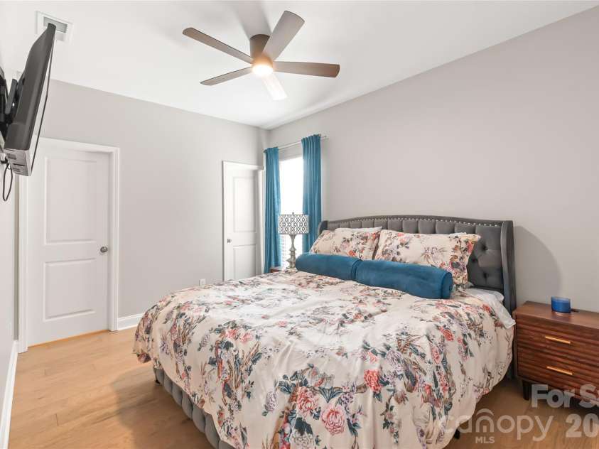 12205 Hollinhope Drive, Charlotte, NC 28278.  MLS# CAR4385321, YatesRealty ID 29673. Bedroom on the Main Level with Private Bath