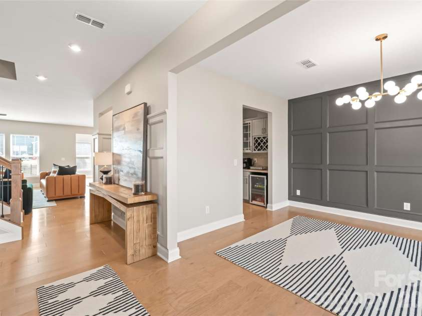 12205 Hollinhope Drive, Charlotte, NC 28278.  MLS# CAR4385321, YatesRealty ID 29673. Dining Room with gorgeous accent wall