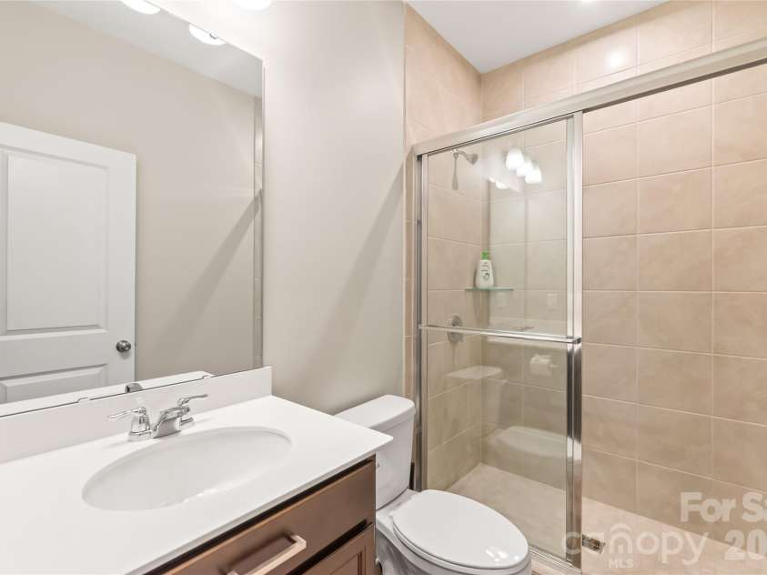 12205 Hollinhope Drive, Charlotte, NC 28278.  MLS# CAR4385321, YatesRealty ID 29673. Full Bath on the Main Level