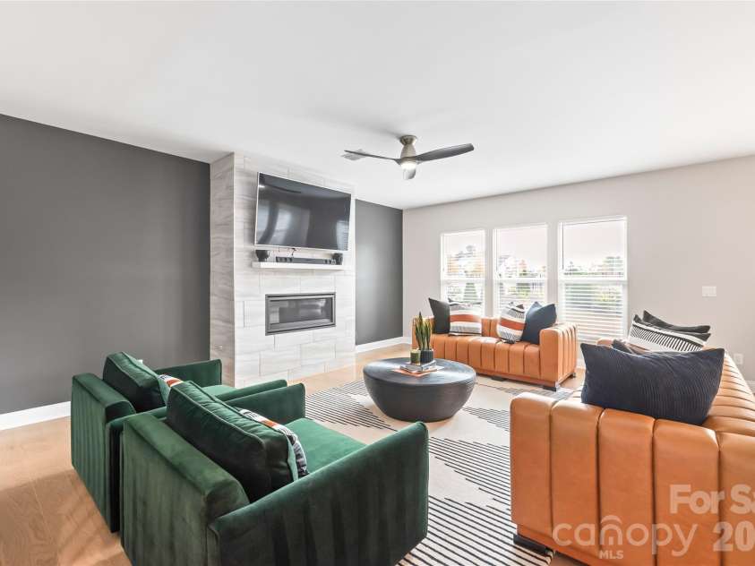 12205 Hollinhope Drive, Charlotte, NC 28278.  MLS# CAR4385321, YatesRealty ID 29673. Great space to gather and entertain 