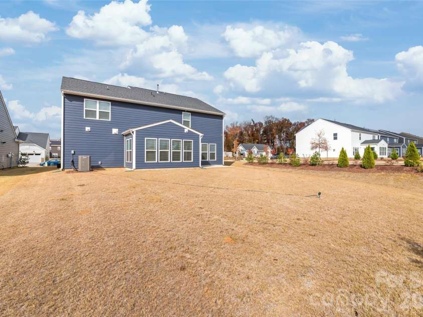 12205 Hollinhope Drive, Charlotte, NC 28278.  MLS# CAR4385321, YatesRealty ID 29673. Large backyard