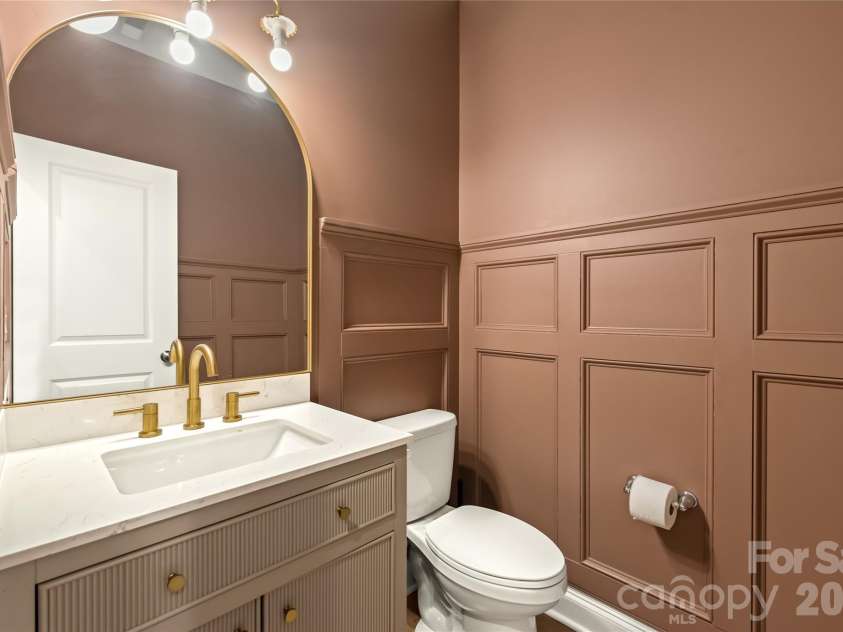 12205 Hollinhope Drive, Charlotte, NC 28278.  MLS# CAR4385321, YatesRealty ID 29673. Powder Room