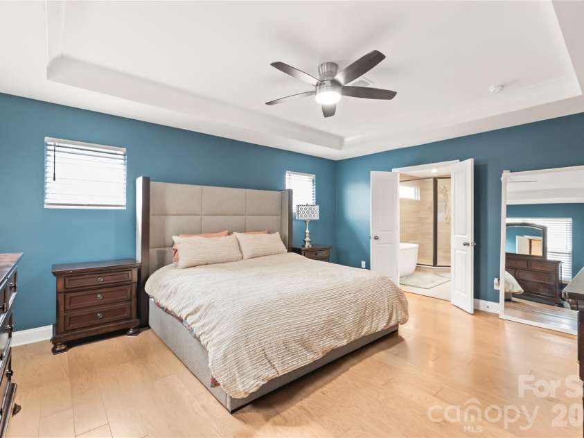 12205 Hollinhope Drive, Charlotte, NC 28278.  MLS# CAR4385321, YatesRealty ID 29673. Primary Bedroom