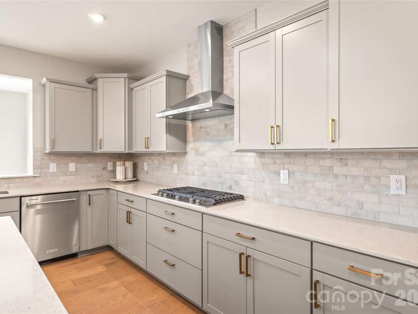 12205 Hollinhope Drive, Charlotte, NC 28278.  MLS# CAR4385321, YatesRealty ID 29673. Superior counter and cabinet space 