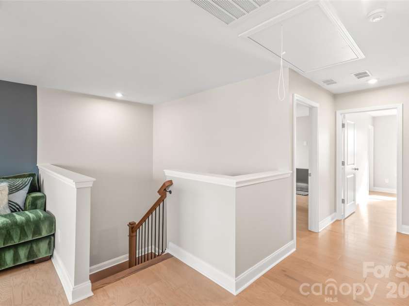 12205 Hollinhope Drive, Charlotte, NC 28278.  MLS# CAR4385321, YatesRealty ID 29673. Upstairs Hall