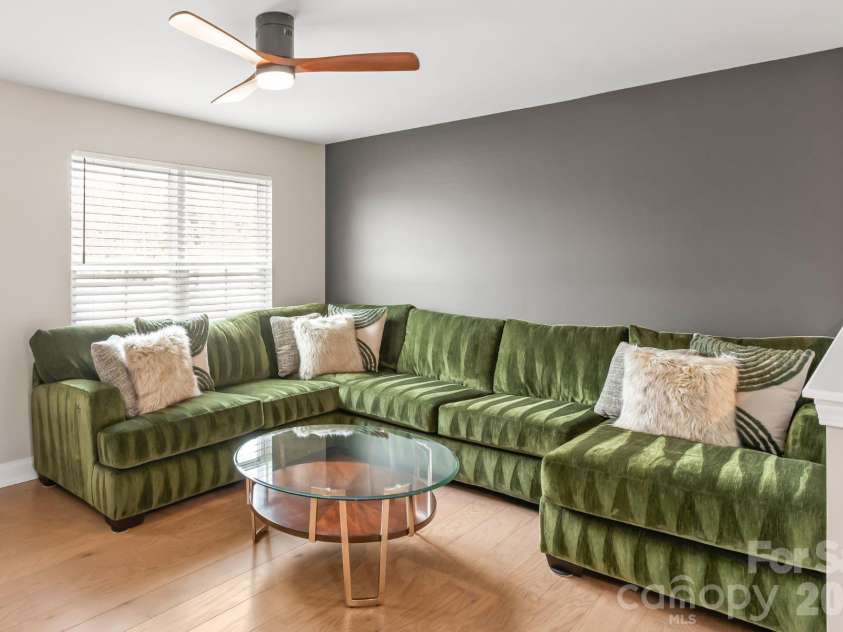 12205 Hollinhope Drive, Charlotte, NC 28278.  MLS# CAR4385321, YatesRealty ID 29673. Upstairs sitting room