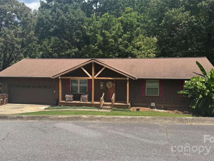 915 Danbrook Circle, Lincolnton, NC 28092.  MLS# CAR4286557, YatesRealty ID 29674. 
