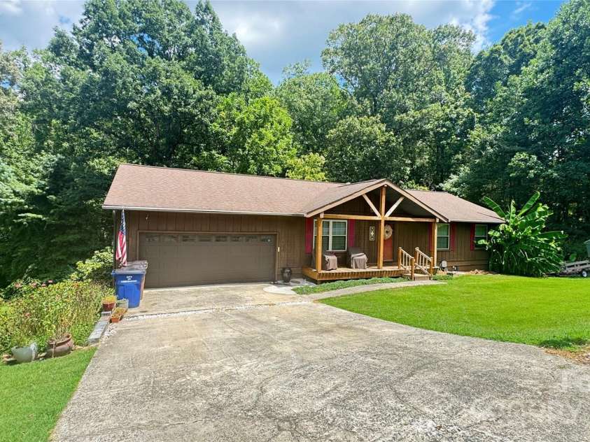 915 Danbrook Circle, Lincolnton, NC 28092.  MLS# CAR4286557, YatesRealty ID 29674. 