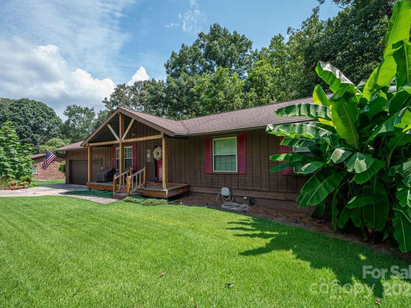 915 Danbrook Circle, Lincolnton, NC 28092.  MLS# CAR4286557, YatesRealty ID 29674. 