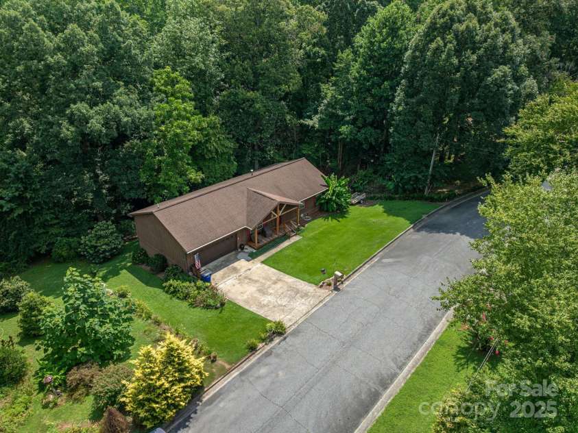 915 Danbrook Circle, Lincolnton, NC 28092.  MLS# CAR4286557, YatesRealty ID 29674. 