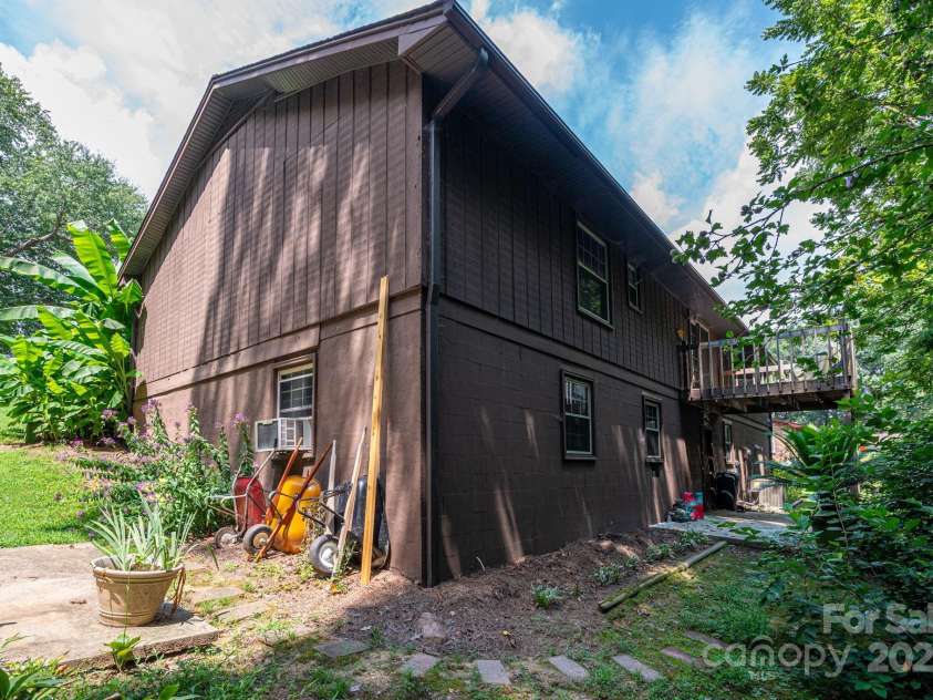 915 Danbrook Circle, Lincolnton, NC 28092.  MLS# CAR4286557, YatesRealty ID 29674. 