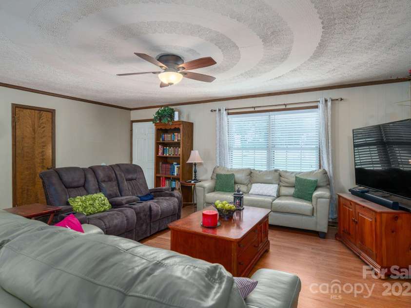 915 Danbrook Circle, Lincolnton, NC 28092.  MLS# CAR4286557, YatesRealty ID 29674. 