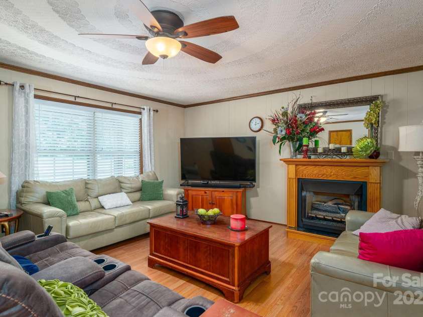 915 Danbrook Circle, Lincolnton, NC 28092.  MLS# CAR4286557, YatesRealty ID 29674. 