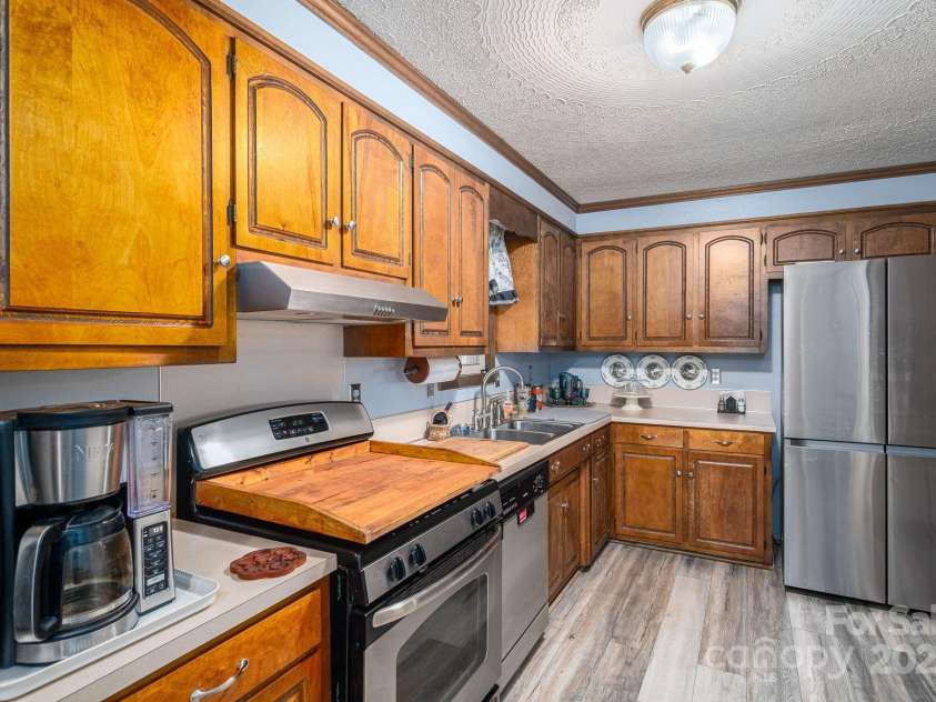 915 Danbrook Circle, Lincolnton, NC 28092.  MLS# CAR4286557, YatesRealty ID 29674. 