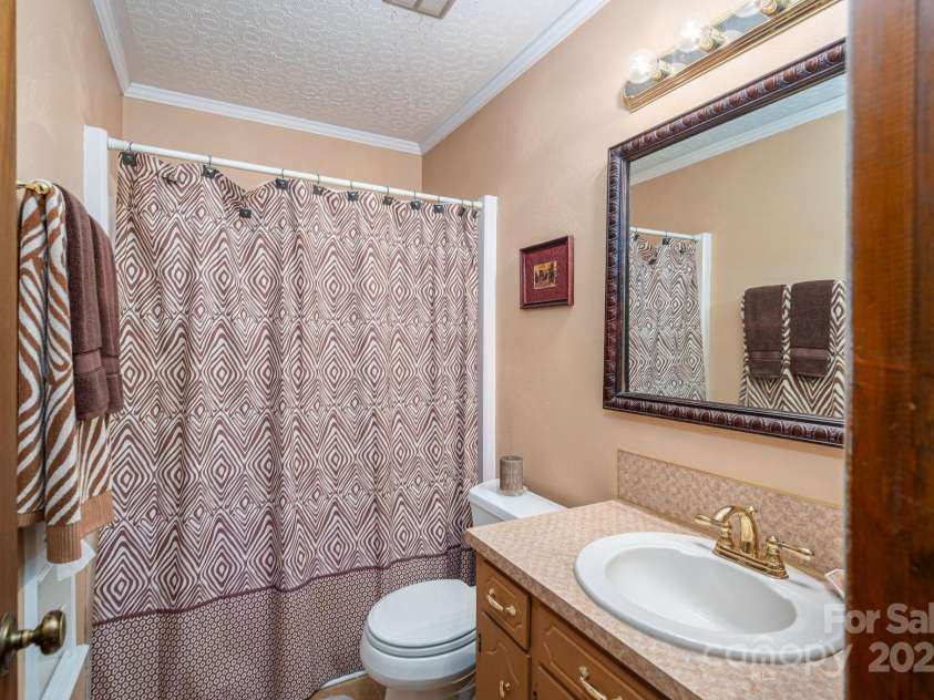 915 Danbrook Circle, Lincolnton, NC 28092.  MLS# CAR4286557, YatesRealty ID 29674. 