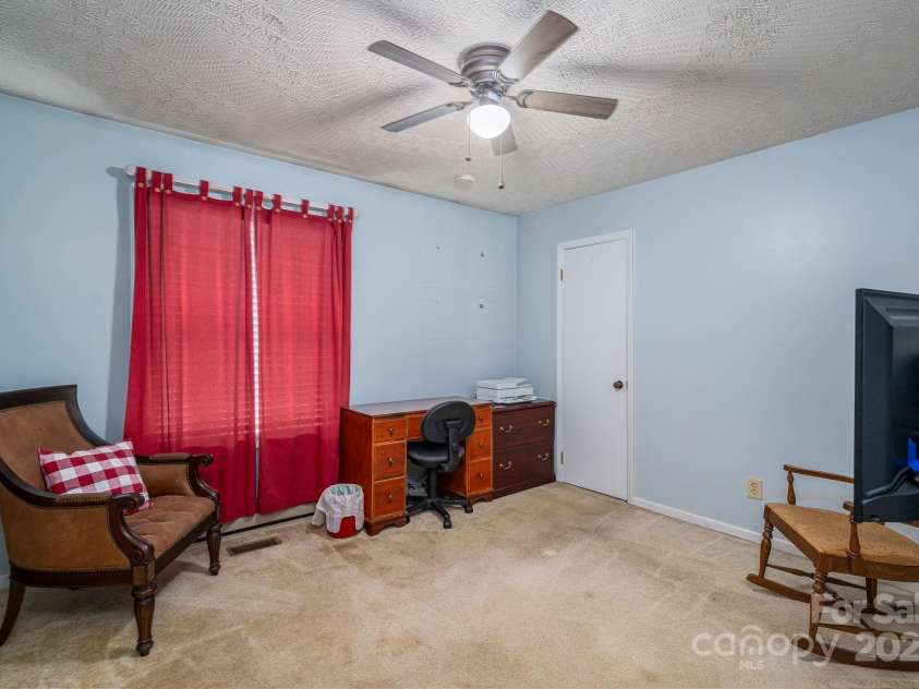 915 Danbrook Circle, Lincolnton, NC 28092.  MLS# CAR4286557, YatesRealty ID 29674. 