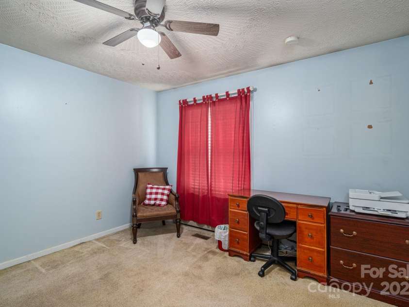 915 Danbrook Circle, Lincolnton, NC 28092.  MLS# CAR4286557, YatesRealty ID 29674. 