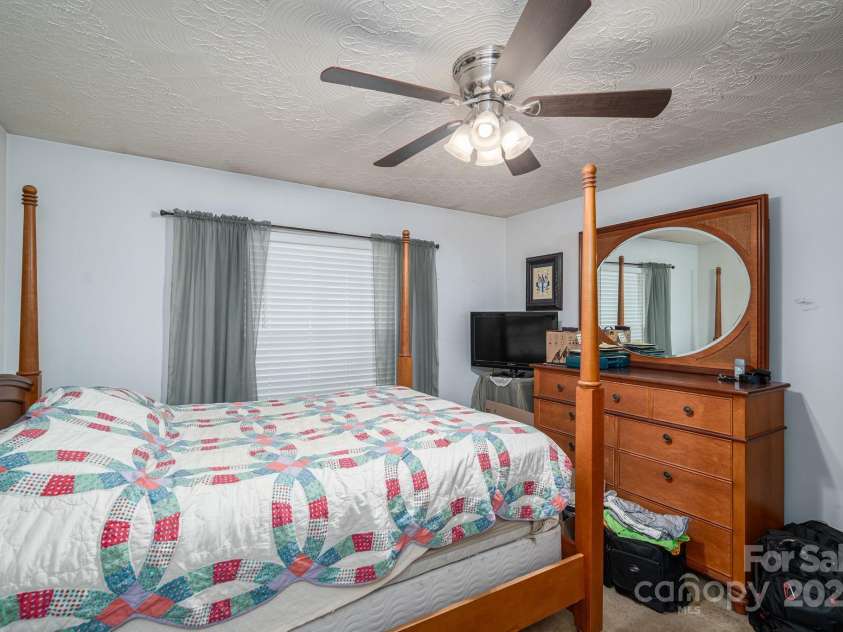 915 Danbrook Circle, Lincolnton, NC 28092.  MLS# CAR4286557, YatesRealty ID 29674. 