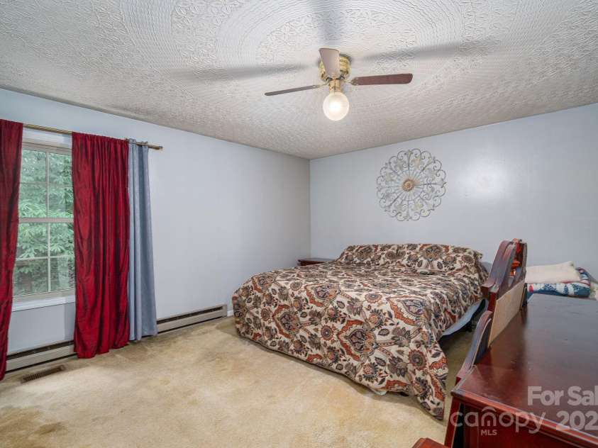 915 Danbrook Circle, Lincolnton, NC 28092.  MLS# CAR4286557, YatesRealty ID 29674. 