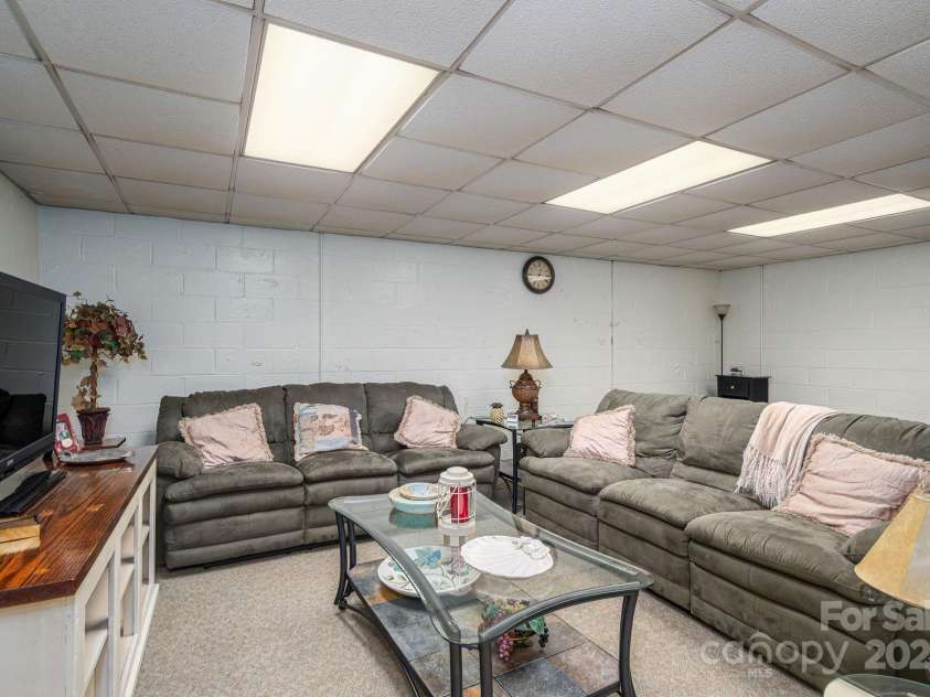 915 Danbrook Circle, Lincolnton, NC 28092.  MLS# CAR4286557, YatesRealty ID 29674. 