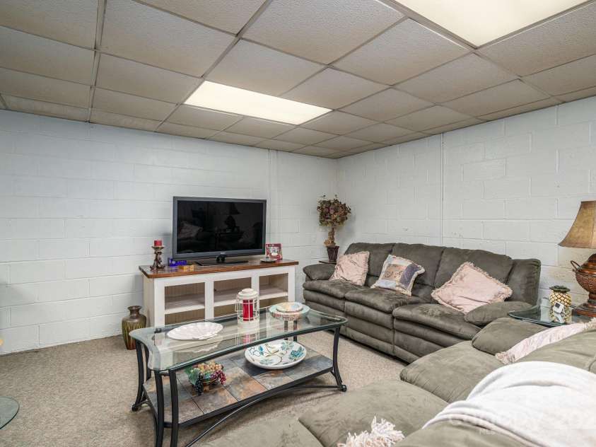 915 Danbrook Circle, Lincolnton, NC 28092.  MLS# CAR4286557, YatesRealty ID 29674. 