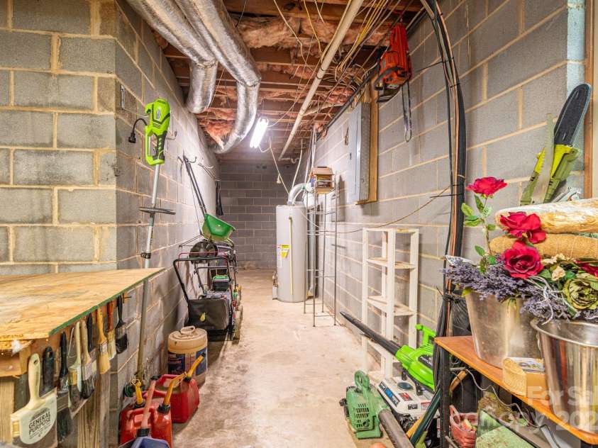 915 Danbrook Circle, Lincolnton, NC 28092.  MLS# CAR4286557, YatesRealty ID 29674. 