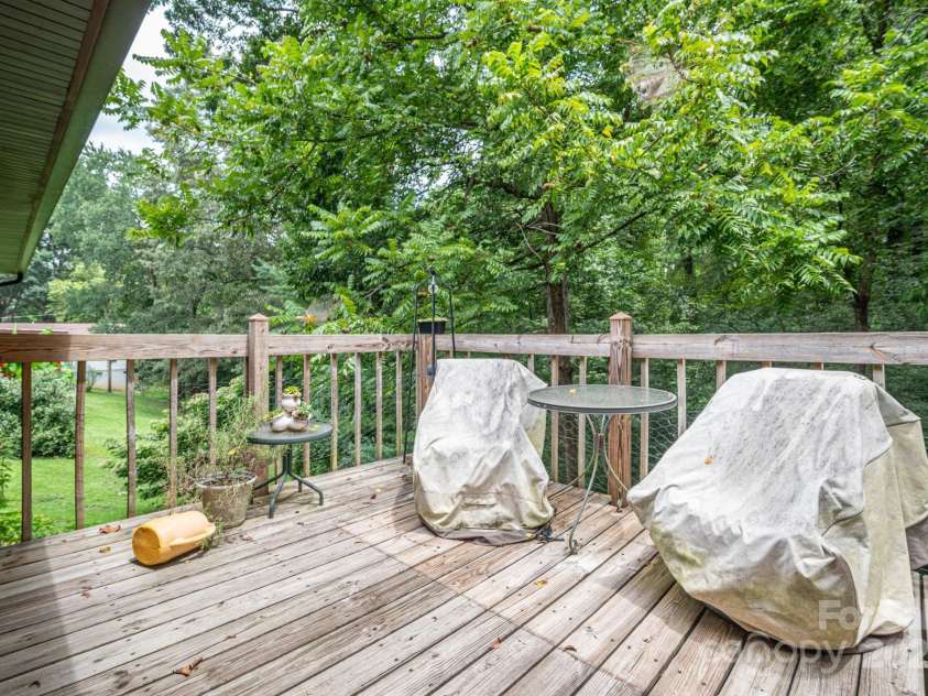 915 Danbrook Circle, Lincolnton, NC 28092.  MLS# CAR4286557, YatesRealty ID 29674. 