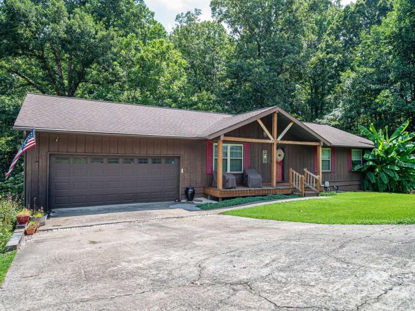 915 Danbrook Circle, Lincolnton, NC 28092.  MLS# CAR4286557, YatesRealty ID 29674. 