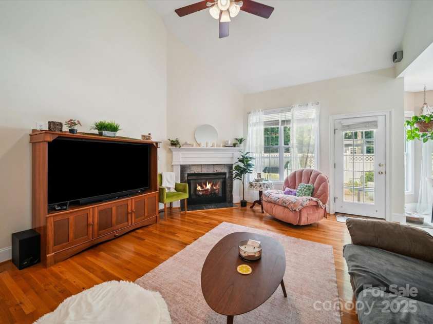 2090 Winding Oak Road, Rock Hill, SC 29732.  MLS# CAR4279008, YatesRealty ID 29675. Family Room - stunning vaulted ceilings