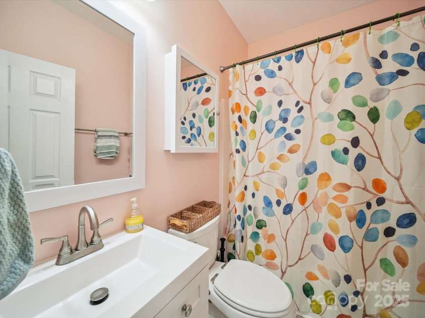 2090 Winding Oak Road, Rock Hill, SC 29732.  MLS# CAR4279008, YatesRealty ID 29675. Hall Bathroom