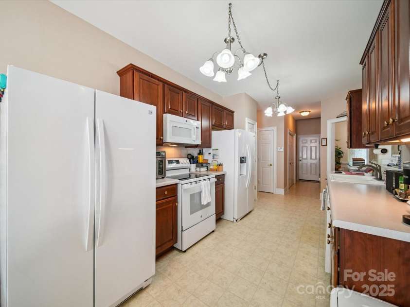 2090 Winding Oak Road, Rock Hill, SC 29732.  MLS# CAR4279008, YatesRealty ID 29675. Kitchen