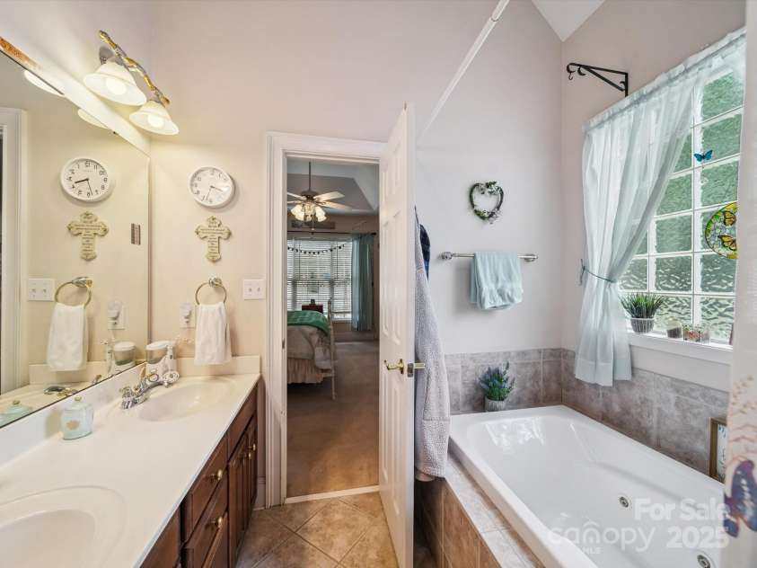 2090 Winding Oak Road, Rock Hill, SC 29732.  MLS# CAR4279008, YatesRealty ID 29675. Primary Bathroom
