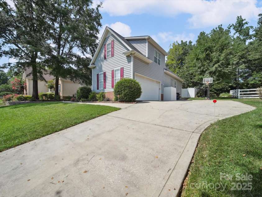 2090 Winding Oak Road, Rock Hill, SC 29732.  MLS# CAR4279008, YatesRealty ID 29675. Two car Garage and plenty of parking space