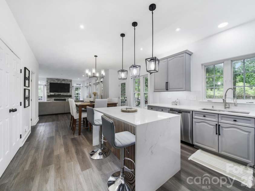 9954 Mitchell Glen Drive, Charlotte, NC 28277.  MLS# CAR4371090, YatesRealty ID 29675. 