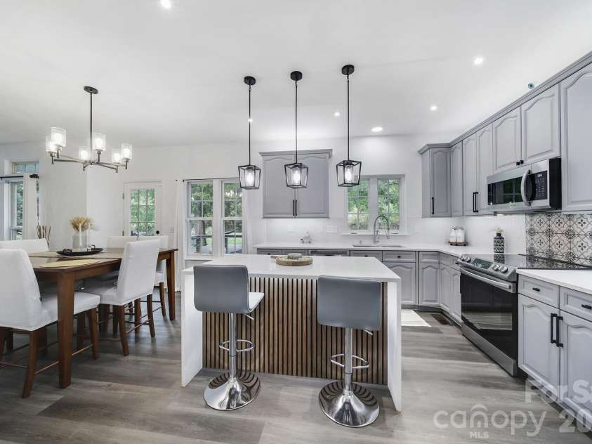 9954 Mitchell Glen Drive, Charlotte, NC 28277.  MLS# CAR4371090, YatesRealty ID 29675. 