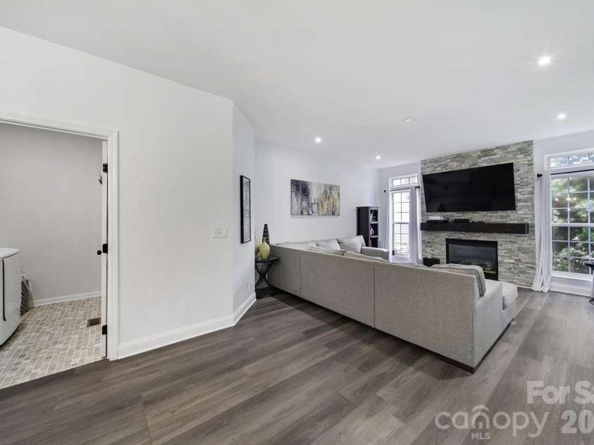 9954 Mitchell Glen Drive, Charlotte, NC 28277.  MLS# CAR4371090, YatesRealty ID 29675. 