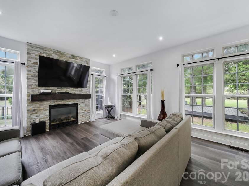 9954 Mitchell Glen Drive, Charlotte, NC 28277.  MLS# CAR4371090, YatesRealty ID 29675. 