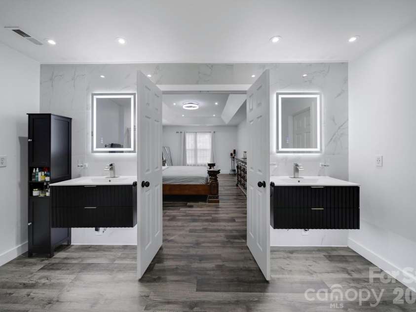 9954 Mitchell Glen Drive, Charlotte, NC 28277.  MLS# CAR4371090, YatesRealty ID 29675. 