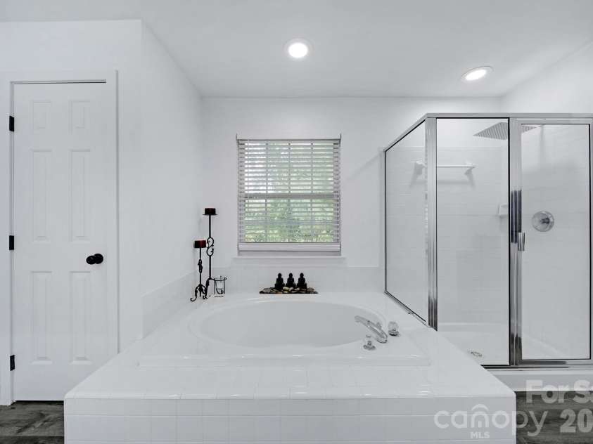 9954 Mitchell Glen Drive, Charlotte, NC 28277.  MLS# CAR4371090, YatesRealty ID 29675. 